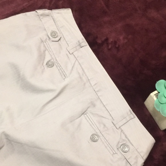 Reitmans. Size 11 CAD. Silver. Long shorts. - Picture 5 of 9